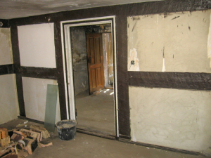 Innenliegende Fachwerkwaendei m Obergeschoss aus der Erbauungszeit - Aufnahme 2012